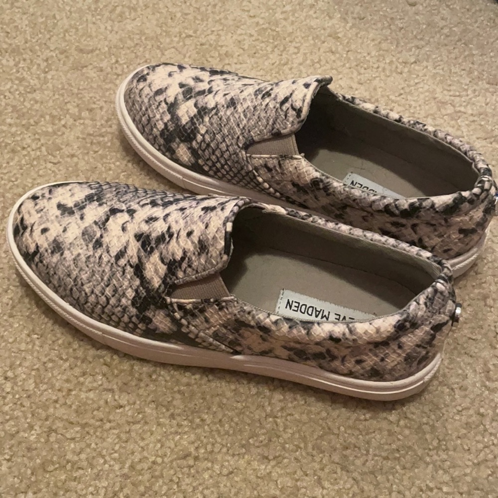 Snakeskin Steve Madden flats